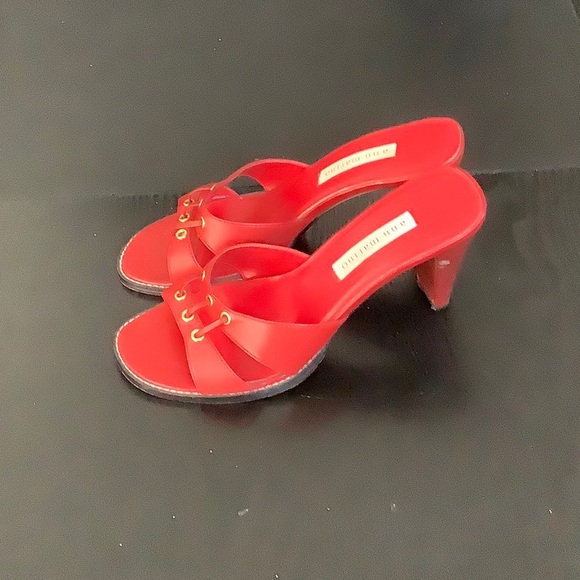 Ann Marino “Elizabeth” flame red three inch heel - Picture 4 of 5